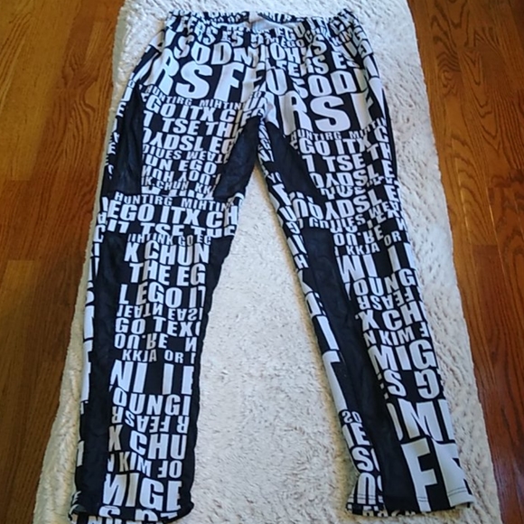 Touch Me Leggings - Picture 5 of 10